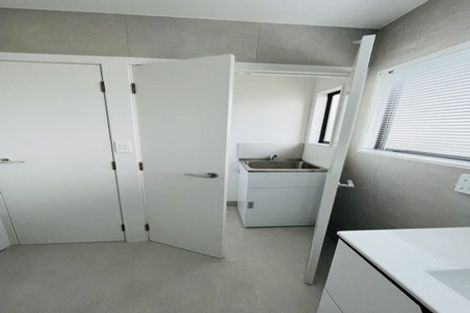 Photo of property in 2/13 Trinidad Road, Sunnynook, Auckland, 0620