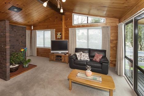 Photo of property in 10 Kitewao Street, Northcote, Auckland, 0627