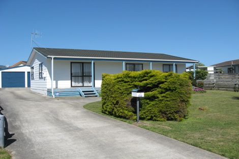 Photo of property in 11 Rosewood Place, Paraparaumu, 5032