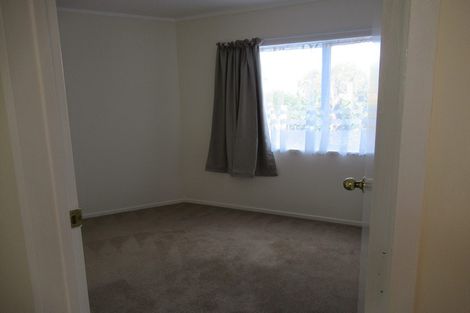 Photo of property in 1/4 Fairbanks Place, Glendene, Auckland, 0602