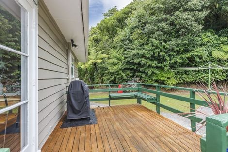 Photo of property in 22 Batchelor Street, Newlands, Wellington, 6037