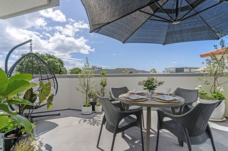 Photo of property in 4a Sunbrae Grove, Mount Maunganui, 3116