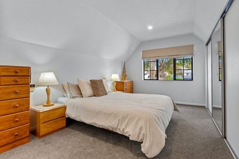 Photo of property in 2/12 Sunnynook Road, Sunnynook, Auckland, 0620