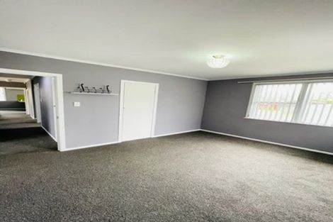 Photo of property in 106 Cobham Crescent, Kelston, Auckland, 0602