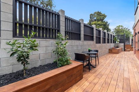 Photo of property in 32 Seacliffe Road, Hillsborough, Auckland, 1042