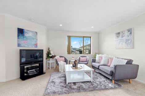 Photo of property in 37 Nimstedt Avenue, Oteha, Auckland, 0632