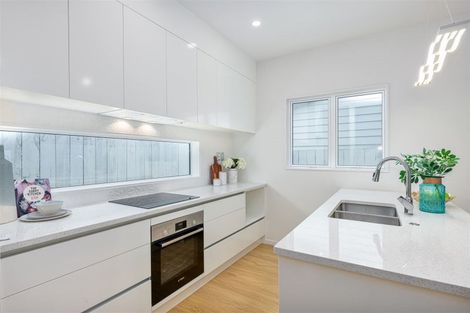 Photo of property in 3d Kingdale Road, Henderson, Auckland, 0610