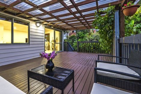 Photo of property in 2/8 Tallington Crescent, Torbay, Auckland, 0630