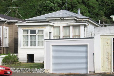 Photo of property in 34 Derwent Street, Island Bay, Wellington, 6023