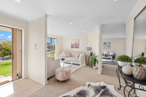 Photo of property in 37 Nimstedt Avenue, Oteha, Auckland, 0632