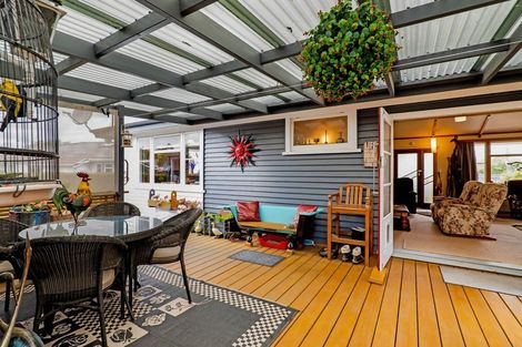 Photo of property in 16 Graham Street, Eltham, 4322