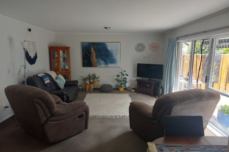 Photo of property in 8b Comeskey Grove, Elderslea, Upper Hutt, 5018