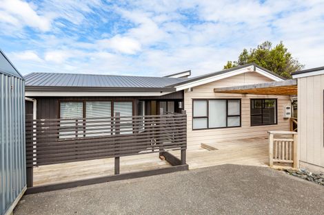 Photo of property in 70 Wade River Road, Stanmore Bay, Whangaparaoa, 0932