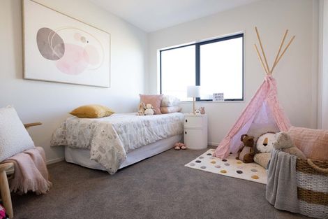 Photo of property in 19 Parkmore Drive, Rosehill, Papakura, 2113