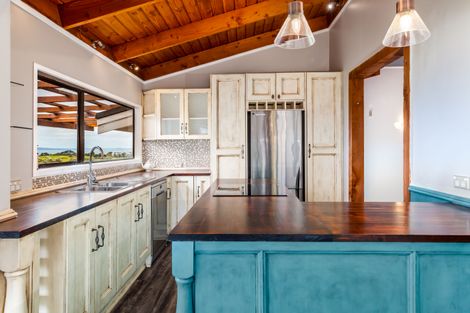 Photo of property in 70 Wade River Road, Stanmore Bay, Whangaparaoa, 0932