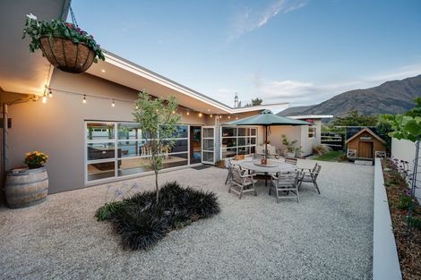 Photo of property in 52 Sylvan Street, Lake Hayes, Queenstown, 9304