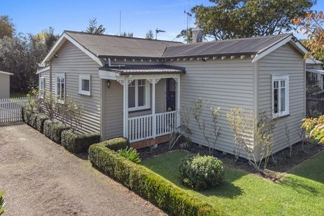 Photo of property in 27 Oxford Street, Fairfield, Hamilton, 3214