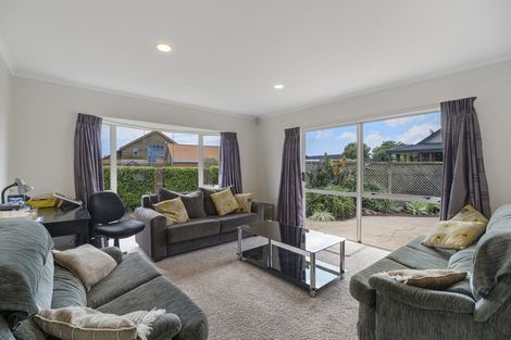 Photo of property in 17d Kinross Drive, Merrilands, New Plymouth, 4312