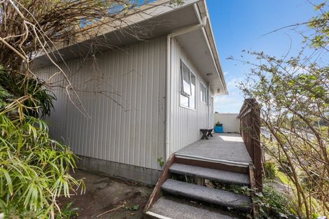 Photo of property in 7 Fairview Place, Westown, New Plymouth, 4310