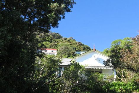 Photo of property in 2 Mahoe Street, Eastbourne, Lower Hutt, 5013