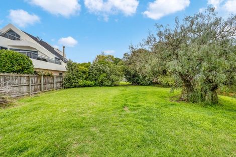 Photo of property in 9 The Esplanade, Eastern Beach, Auckland, 2012
