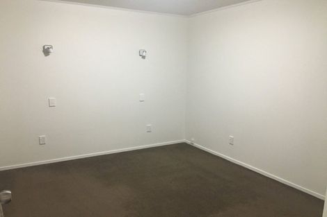 Photo of property in 2/24 Frank Evans Place, Henderson, Auckland, 0610