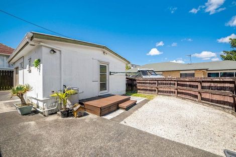 Photo of property in 82 Kelman Road, Kelston, Auckland, 0602