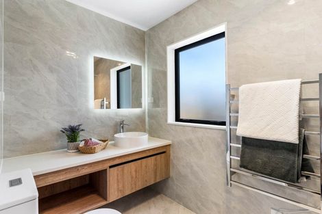 Photo of property in 7b Kotahi Road, Mount Wellington, Auckland, 1062