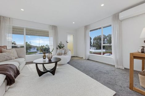 Photo of property in 2/33 Butterworth Drive, Glendene, Auckland, 0602