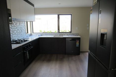 Photo of property in 2 Nikau Street, New Lynn, Auckland, 0600