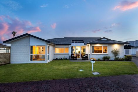 Photo of property in 3 Lakeside Drive, Orewa, 0931