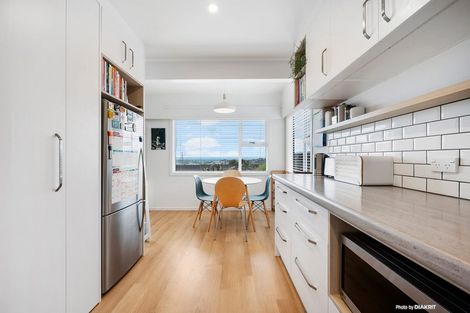 Photo of property in 12 Middlesex Place, Northland, Wellington, 6012