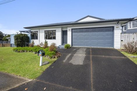 Photo of property in 4a Barron Drive, Green Bay, Auckland, 0604