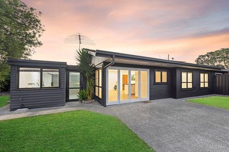 Photo of property in 2/44 Waimumu Road, Massey, Auckland, 0614