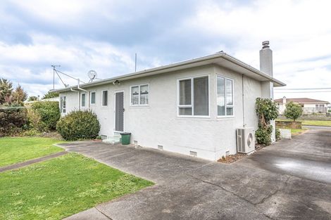 Photo of property in 16 Laird Street, Castlecliff, Whanganui, 4501