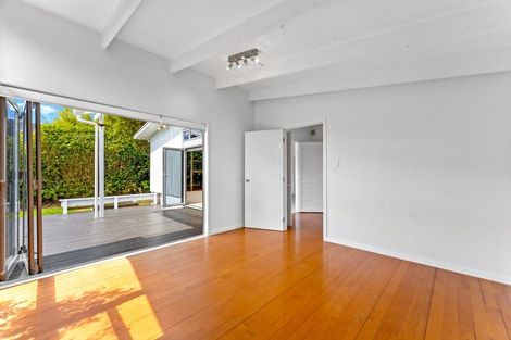 Photo of property in 42 Woodstock Road, Forrest Hill, Auckland, 0620