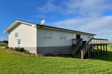 Photo of property in 19 Ripiro Drive, Baylys Beach, Dargaville, 0377