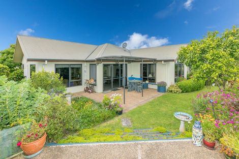 Photo of property in 24 Highgrove Drive, Grandview Heights, Hamilton, 3200