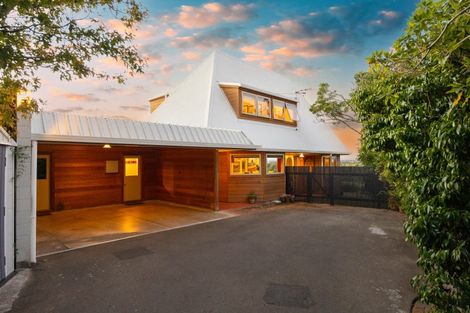 Photo of property in 96 Clifton Terrace, Fitzherbert, Palmerston North, 4410