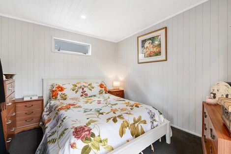 Photo of property in 12 Chenery Road, Red Beach, 0932