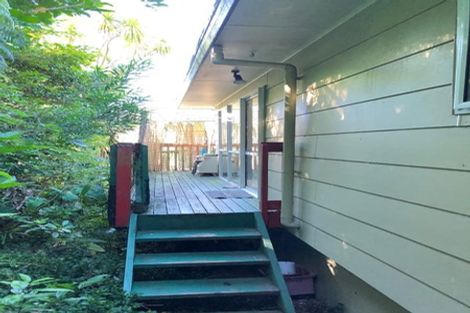 Photo of property in 28 Barker Rise, Northcross, Auckland, 0632