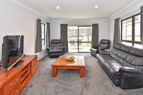 Photo of property in 10 Taiaapure Street, Weymouth, Auckland, 2103