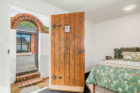 Photo of property in 10 Kakariki Grove, Waikanae, 5036