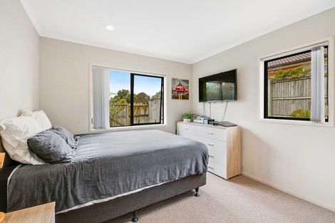 Photo of property in 4 Kingtide Place, Red Beach, 0932