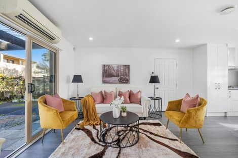 Photo of property in 2 Lockington Avenue, Henderson, Auckland, 0612