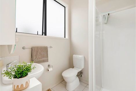 Photo of property in 4 Kingtide Place, Red Beach, 0932