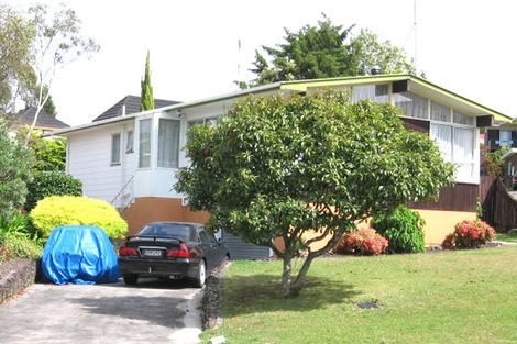 Photo of property in 16 Lydford Place, Glendene, Auckland, 0602