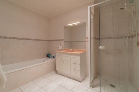 Photo of property in 50a Kiwi Esplanade, Mangere Bridge, Auckland, 2022