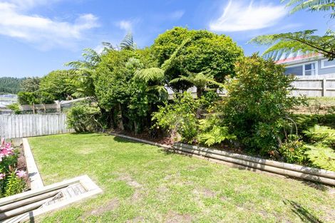 Photo of property in 72 Redwood Avenue, Tawa, Wellington, 5028
