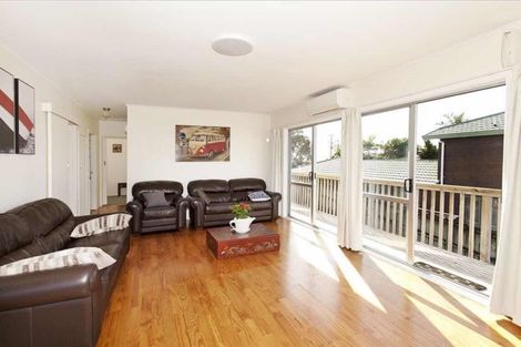 Photo of property in 1009 Whangaparaoa Road, Tindalls Beach, Whangaparaoa, 0930
